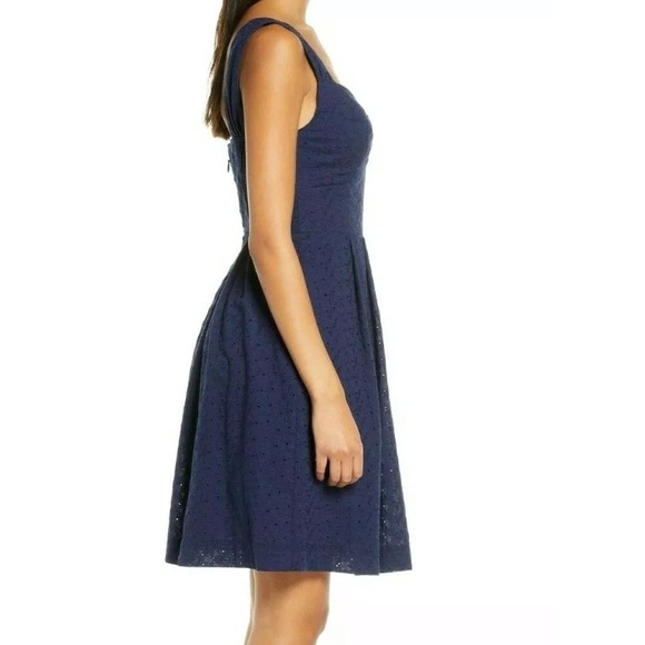 Lilly Pulitzer Cyndi dress True Navy Fishy Eyelet - Picture 2 of 11